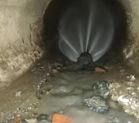 龙华山办事处市政管道清淤