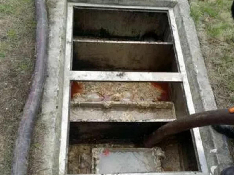 龙华山办事处隔油池清理