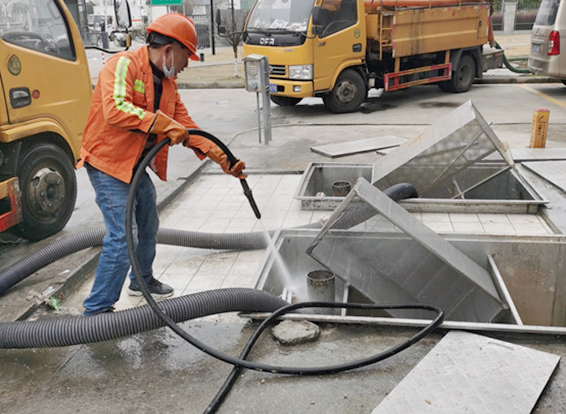 龙华山办事处隔油池清理